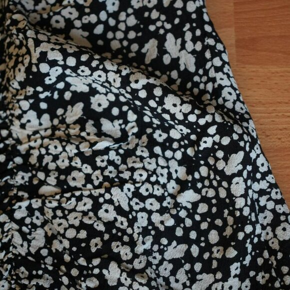 ๐ค Zara Summer Cottage Black & White Floral Mini Dress โ Size XS ๐ค - Picture 4 of 4